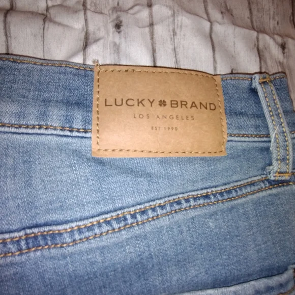 SALE.  NWT Lucky Brand Jeans 411 Athletic Taper 3 way stretch - Picture 5 of 7